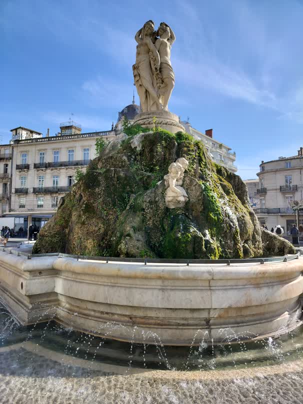 day11-place-du-comedie-fountain