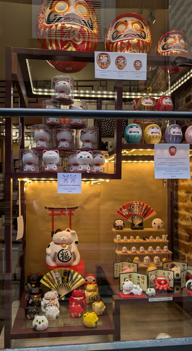 day14-asian-window-shop