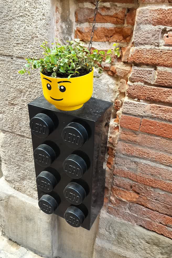 day16-lego-guy