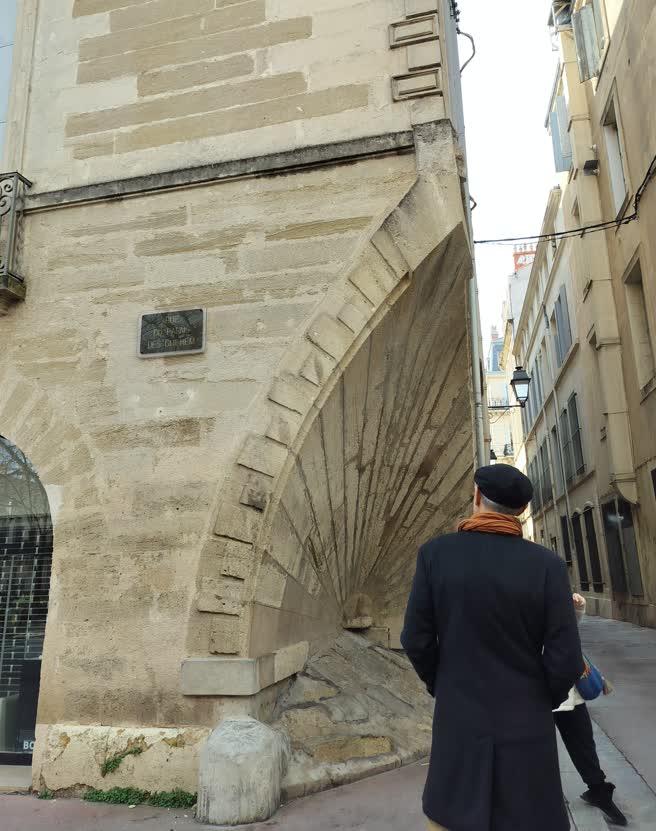 day20-carriage-hole-building