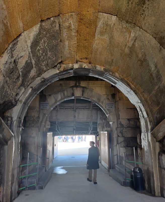 day21-colleseum-inside-roof