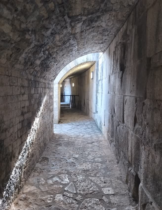 day21-colleseum-upper-hallway
