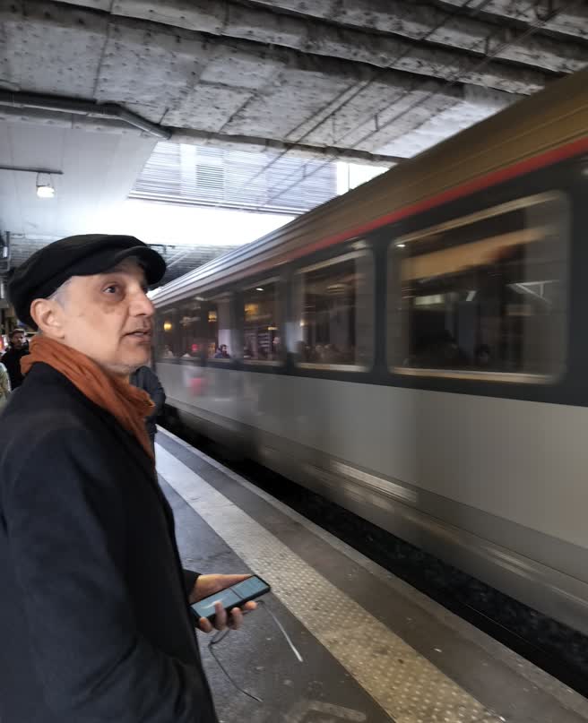 day21-train-arrives