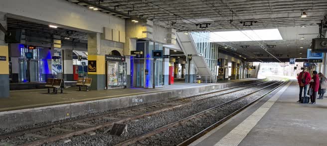 day21-train-station-inside